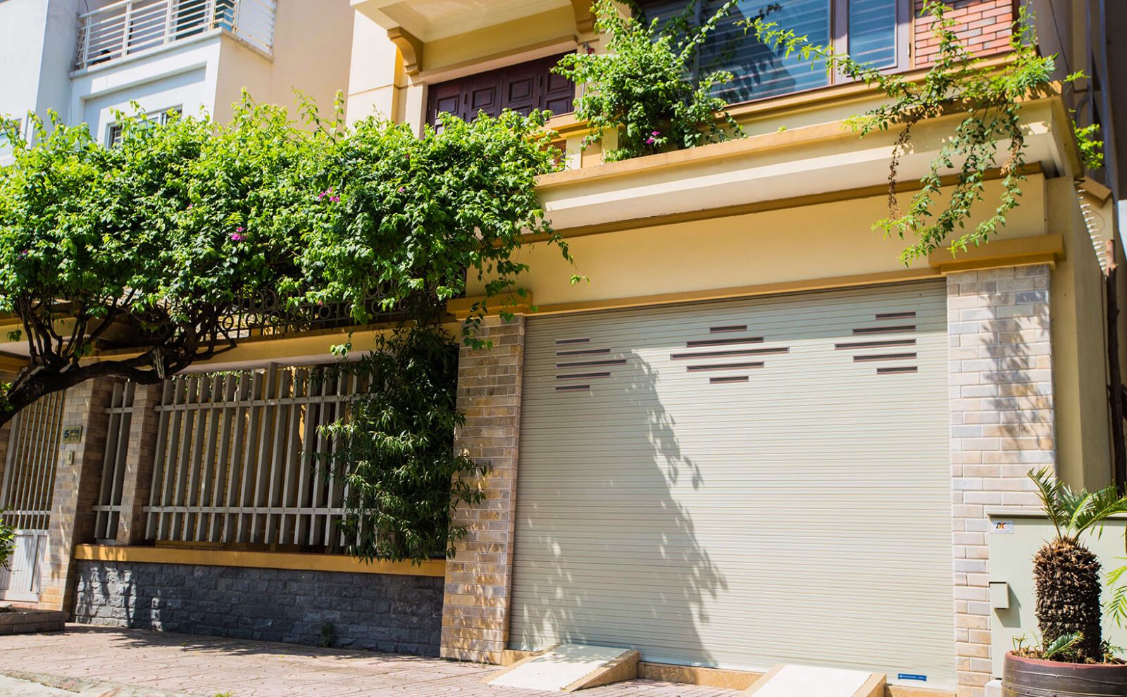 Mẫu cửa cuốn cho nhà mặt tiền