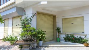 Cửa cuốn Phong thủy cho người mệnh Kim