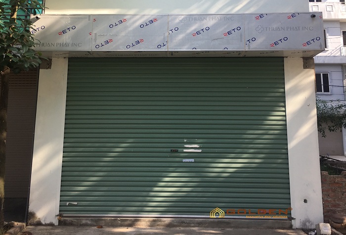 Cửa cuốn kéo tay tấm liền